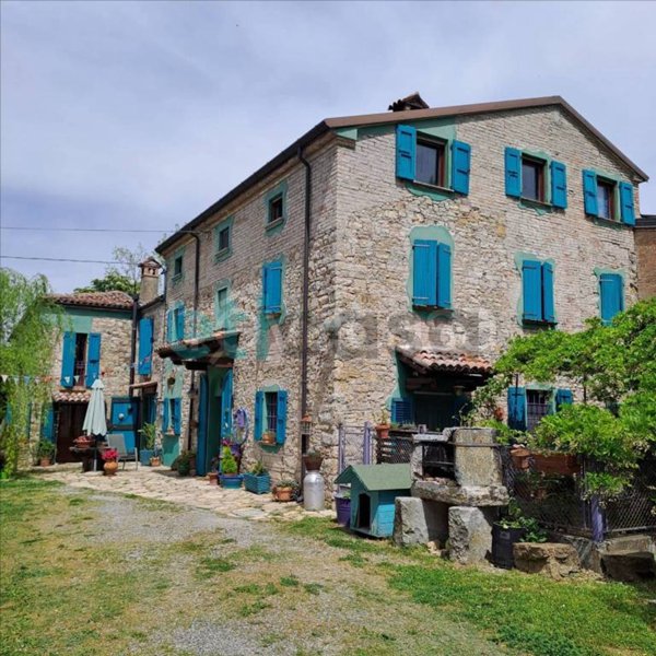 casa indipendente in vendita a Piozzano