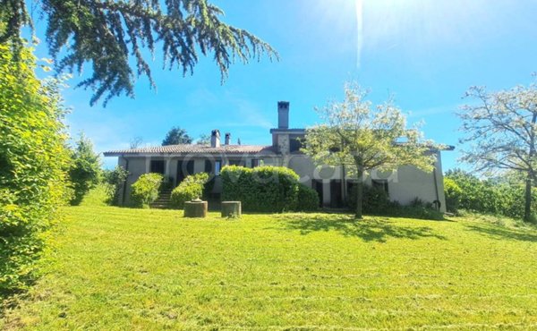 casa indipendente in vendita a Piozzano