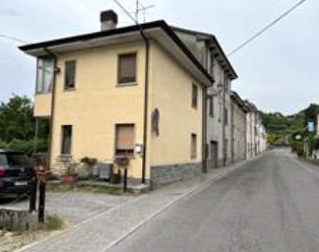 casa indipendente in vendita a Piozzano