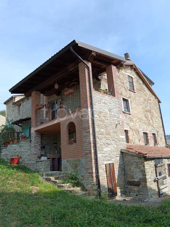 casa indipendente in vendita a Piozzano
