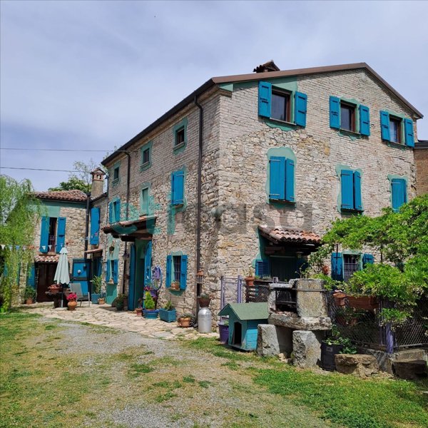 casa indipendente in vendita a Piozzano