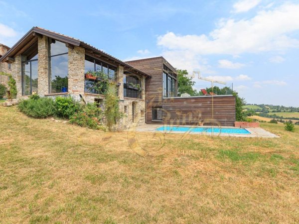 casa indipendente in vendita a Piozzano
