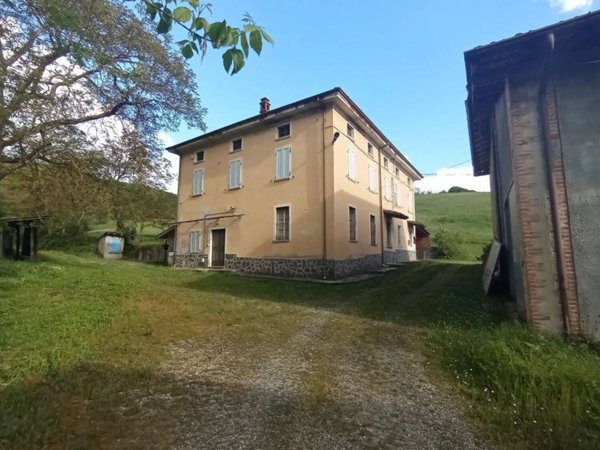 casa indipendente in vendita a Piozzano