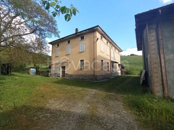 casa indipendente in vendita a Piozzano