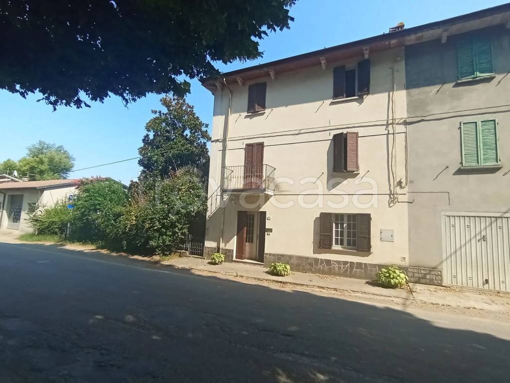 casa indipendente in vendita a Piozzano