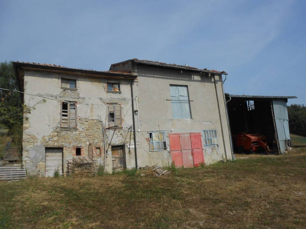 casale in vendita a Piozzano