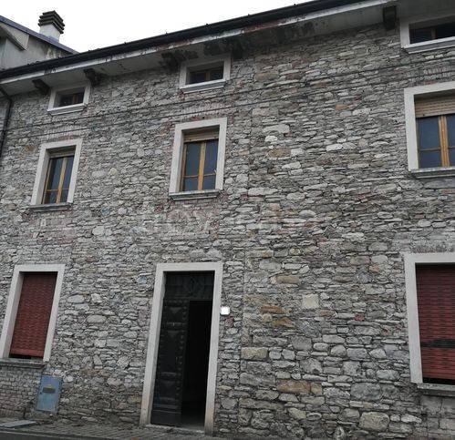 casa indipendente in vendita a Piozzano