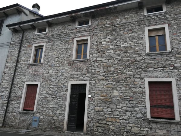 casa semindipendente in vendita a Piozzano