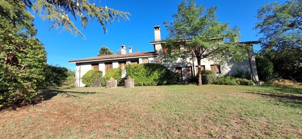 casa indipendente in vendita a Piozzano