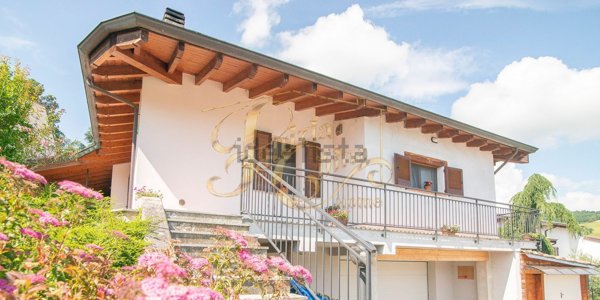 casa indipendente in vendita a Piozzano