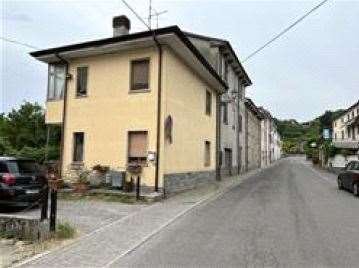 casa indipendente in vendita a Piozzano