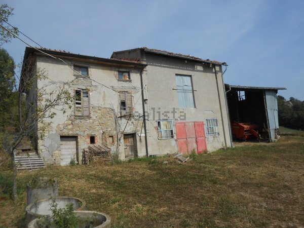 casale in vendita a Piozzano