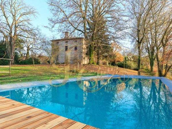 casa indipendente in vendita a Piozzano