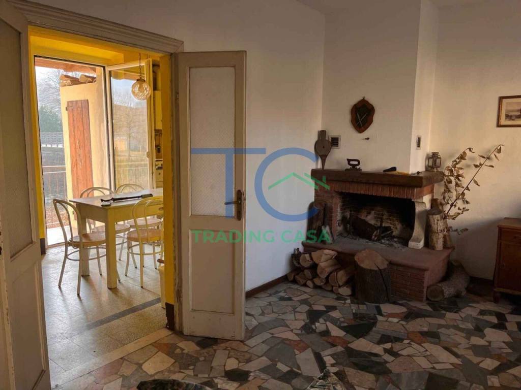 casa indipendente in vendita a Piozzano