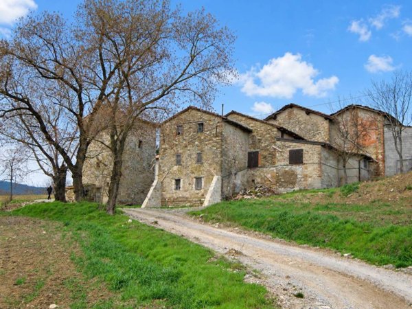 casale in vendita a Piozzano in zona San Gabriele