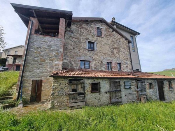 casale in vendita a Piozzano