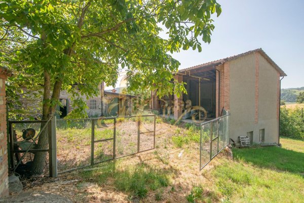 casale in vendita a Piozzano