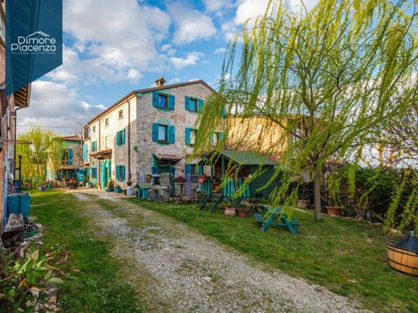 casa indipendente in vendita a Piozzano