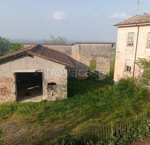 casa indipendente in vendita a Piozzano