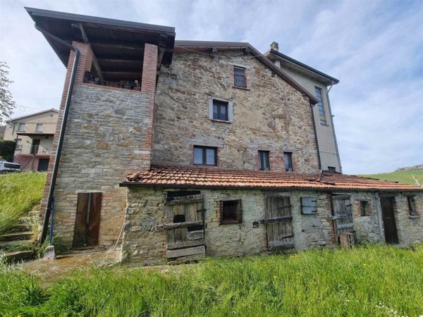 casa indipendente in vendita a Piozzano