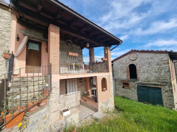 casale in vendita a Piozzano
