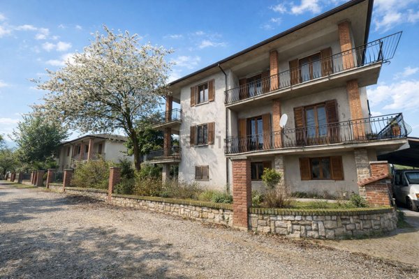 casa indipendente in vendita a Piozzano