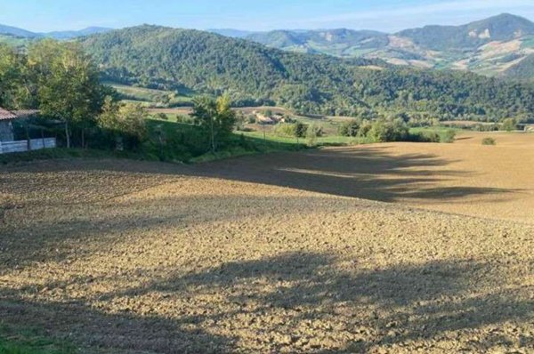 casa indipendente in vendita a Piozzano