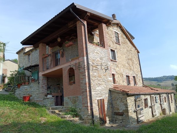 appartamento in vendita a Piozzano in zona San Nazzaro
