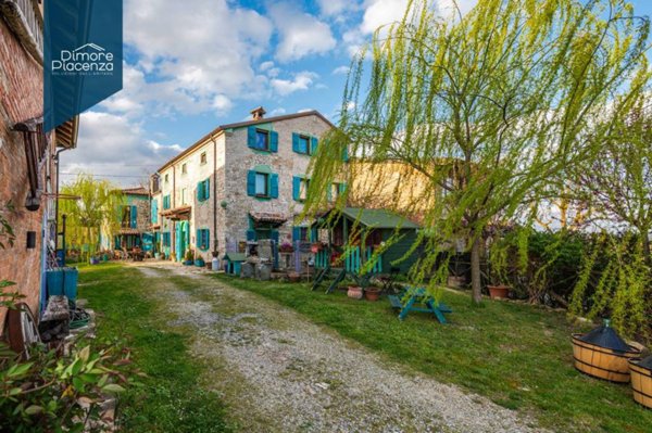 casa indipendente in vendita a Piozzano