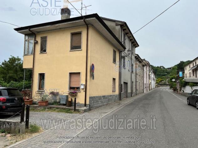 casa indipendente in vendita a Piozzano