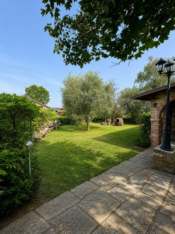 casa indipendente in vendita a Piozzano