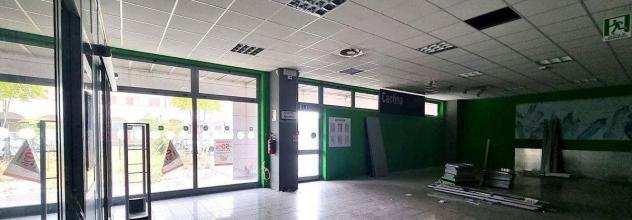 locale commerciale in vendita a Podenzano