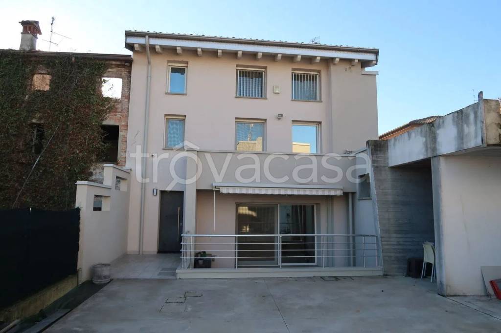 casa indipendente in vendita a Podenzano