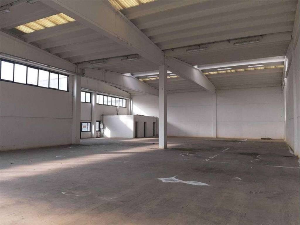 locale commerciale in vendita a Podenzano