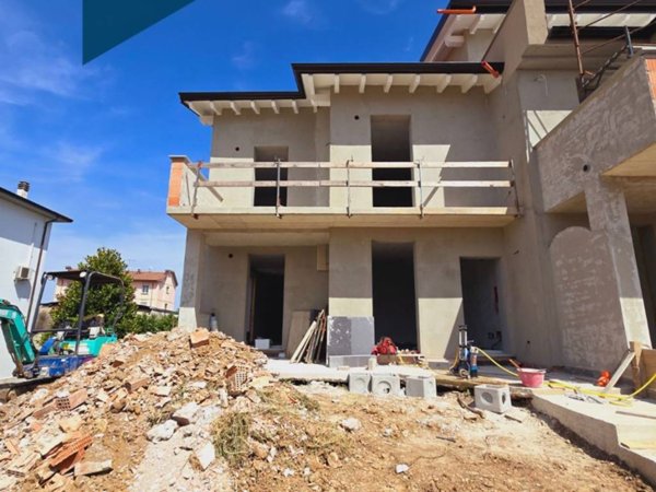 casa indipendente in vendita a Podenzano