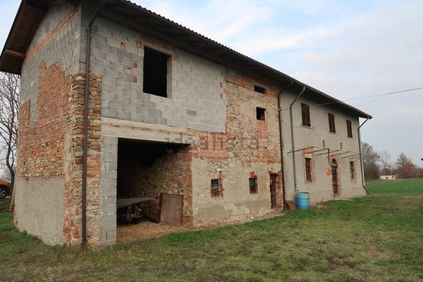casale in vendita a Podenzano in zona Maiano