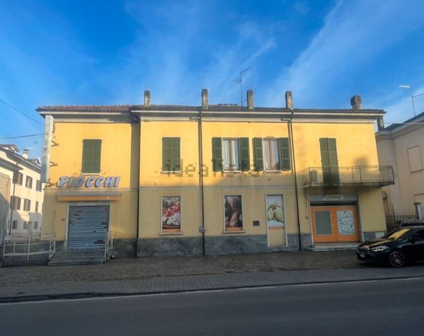 locale commerciale in vendita a Podenzano
