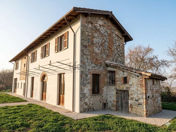 casale in vendita a Podenzano