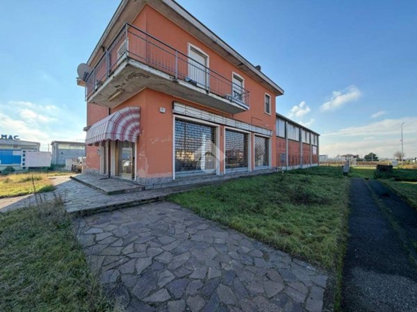 negozio in vendita a Podenzano in zona Maiano