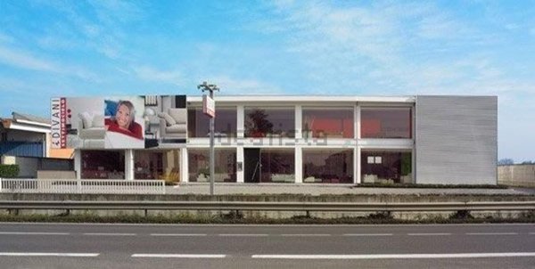 locale commerciale in vendita a Podenzano in zona Casoni