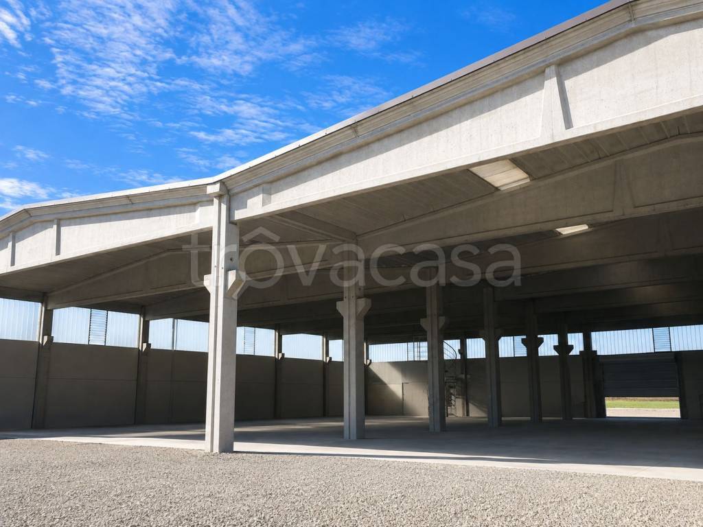 locale commerciale in vendita a Podenzano