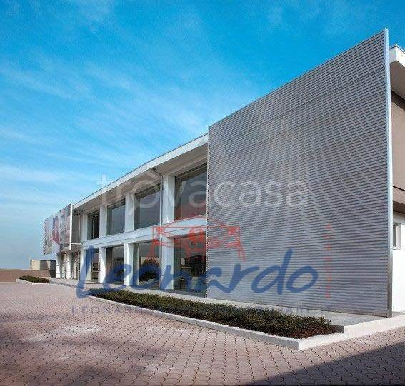 locale commerciale in vendita a Podenzano in zona Casoni