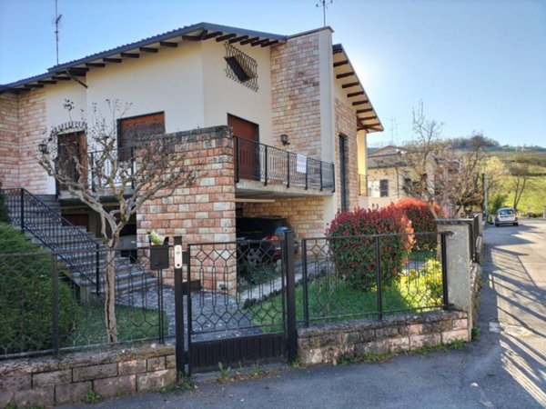 casa indipendente in vendita a Saviore dell'Adamello in zona Ponte