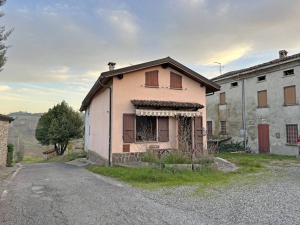 casa indipendente in vendita a Ponte dell'Olio in zona Castione
