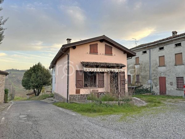 casa indipendente in vendita a Ponte dell'Olio in zona Castione