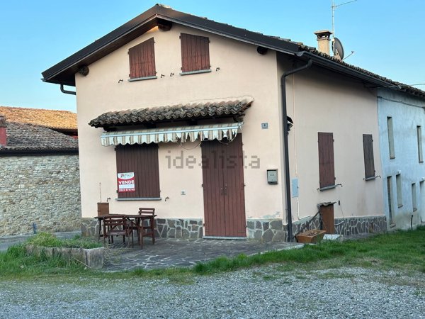 casa indipendente in vendita a Ponte dell'Olio in zona Castione