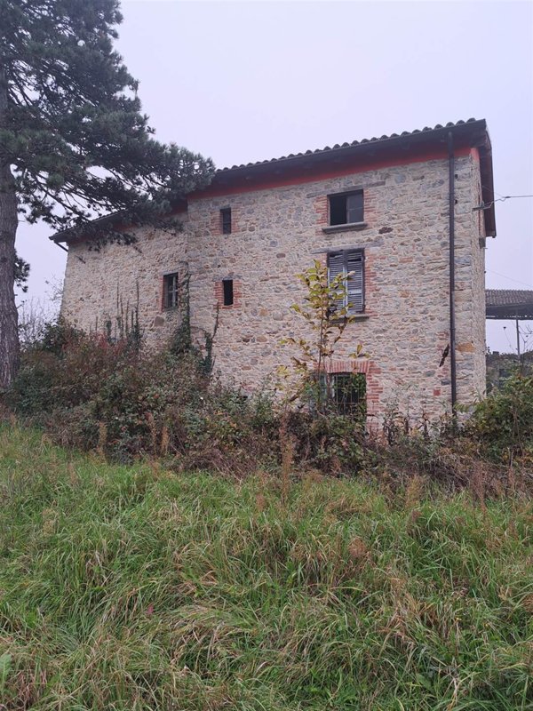 casa indipendente in vendita a Ponte dell'Olio in zona Castione