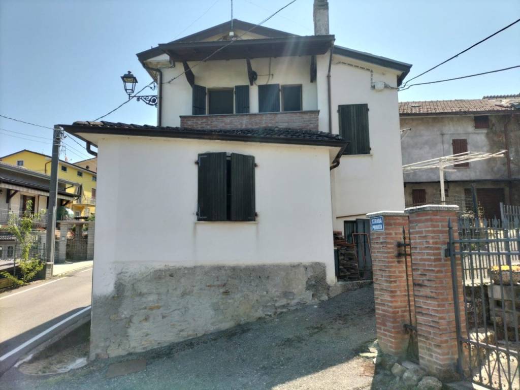 casa indipendente in vendita a Ponte dell'Olio in zona Cassano