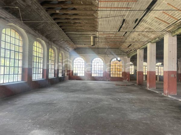 locale commerciale in vendita a Ponte dell'Olio