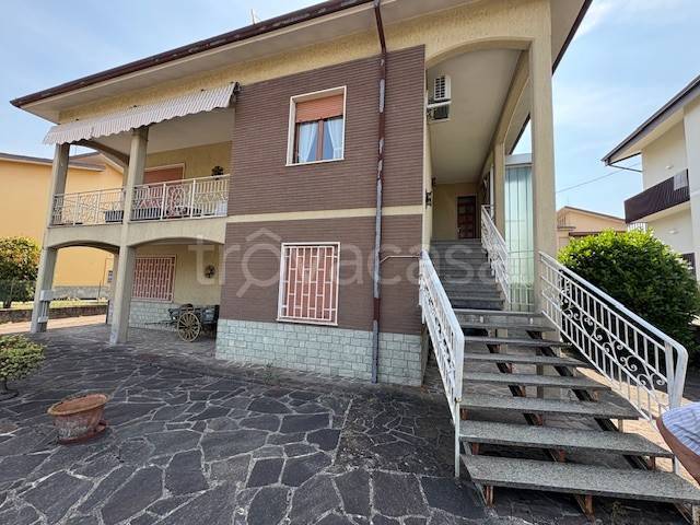 casa indipendente in vendita a Ponte dell'Olio in zona Riva